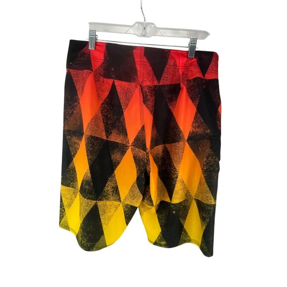 Quiksilver Men’s Swim Board Shorts Size 32 Red Yellow Geometric Print Surfwear D - Picture 5 of 8